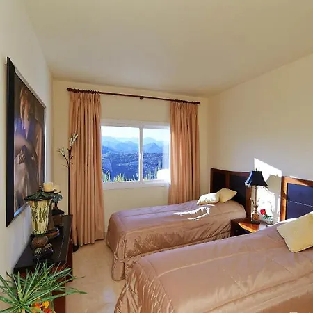 Penthouse In Benahavis With Terrace And Jacuzzi Estepona